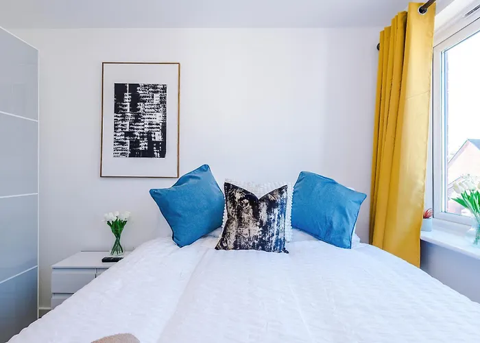 Apartmán Huge 5 Bedroom Townhouse In Salford, Free Parking, Sleeps Up To 11 Guests