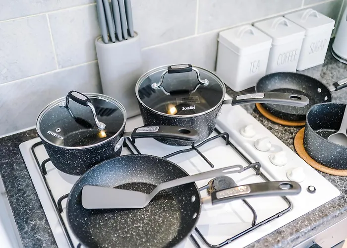 Apartment Incredible 4bedroom In Salford, Game Room, Free Parking, Smart Tv