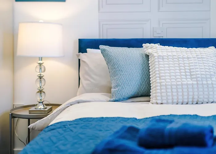 Incredible 4bedroom In Salford, Game Room, Free Parking, Smart Tv Manchester