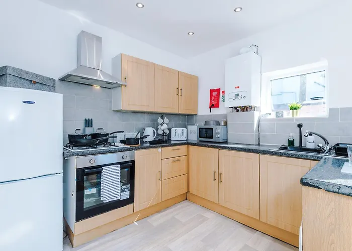 Incredible 4bedroom In Salford, Game Room, Free Parking, Smart Tv Apartment