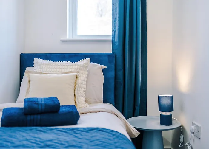 Incredible 4bedroom In Salford, Game Room, Free Parking, Smart Tv