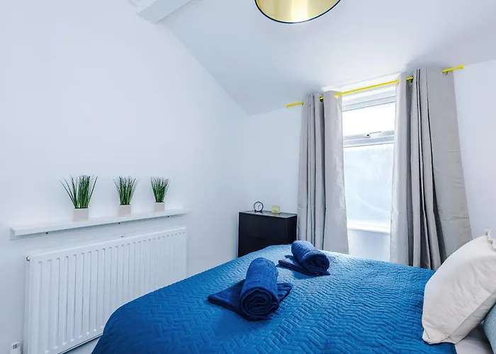 Incredible 4bedroom In Salford, Game Room, Free Parking, Smart Tv *