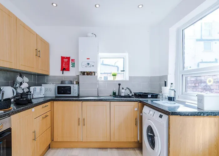 Incredible 4bedroom In Salford, Game Room, Free Parking, Smart Tv *