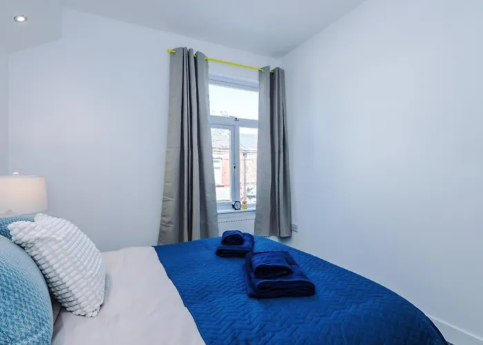 Incredible 4bedroom In Salford, Game Room, Free Parking, Smart Tv Apartment Manchester