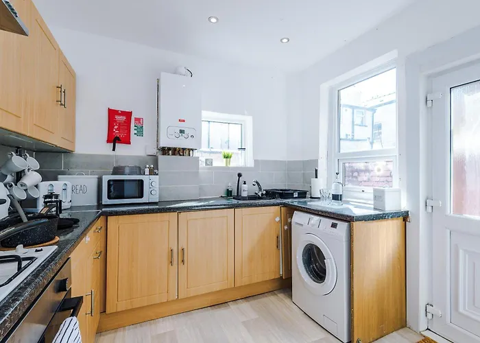 Incredible 4bedroom In Salford, Game Room, Free Parking, Smart Tv Lejlighed