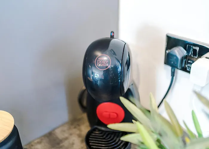 Stunning 3 Bedroom In Stretford, Game Room, Summer House, Smart Tv, Driveway Apartmán