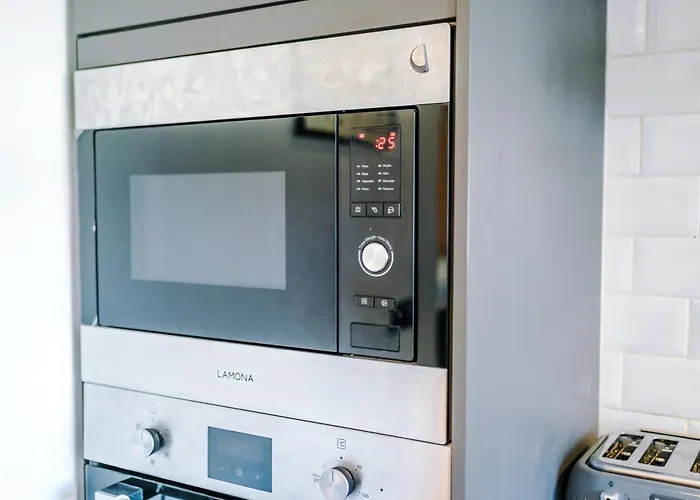 아파트 Stunning 3 Bedroom In Stretford, Game Room, Summer House, Smart Tv, Driveway *