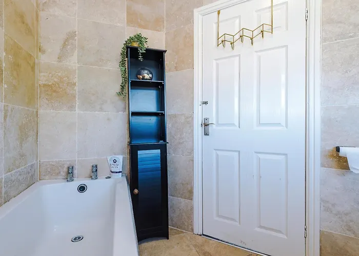 アパート Stunning 3 Bedroom In Stretford, Game Room, Summer House, Smart Tv, Driveway *