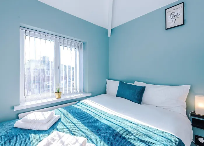 아파트 Stunning 3 Bedroom In Stretford, Game Room, Summer House, Smart Tv, Driveway *