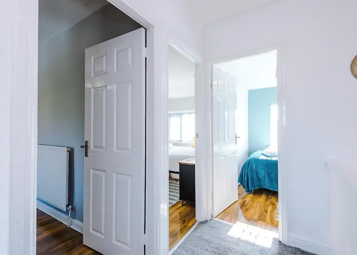 Stunning 3 Bedroom In Stretford, Game Room, Summer House, Smart Tv, Driveway Apartmán *