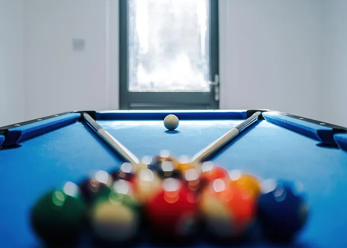 Apartmán Stunning 3 Bedroom In Stretford, Game Room, Summer House, Smart Tv, Driveway *