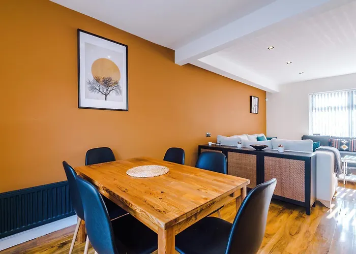 アパート Stunning 3 Bedroom In Stretford, Game Room, Summer House, Smart Tv, Driveway