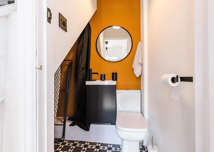 Apartmán Stunning 3 Bedroom In Stretford, Game Room, Summer House, Smart Tv, Driveway