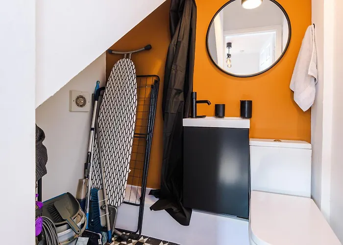 Stunning 3 Bedroom In Stretford, Game Room, Summer House, Smart Tv, Driveway アパート