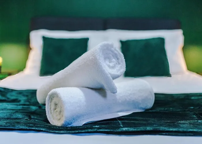 New, Luxe 2br, Manchester, Pool Table, Parking, Balcony, Ps4 Apartment *