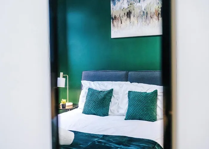 New, Luxe 2br, Manchester, Pool Table, Parking, Balcony, Ps4 * 맨체스터