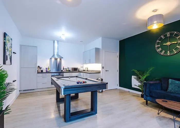 New, Luxe 2br, Manchester, Pool Table, Parking, Balcony, Ps4 맨체스터