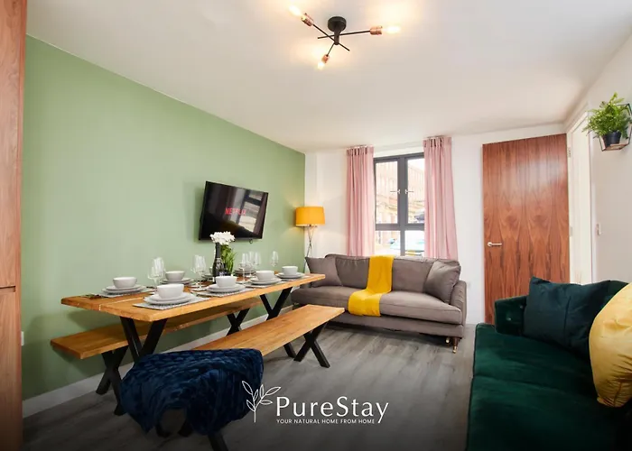 Stylish 5-bedroom Retreat Sleeps 9 By Purestay Ferienhaus Manchester