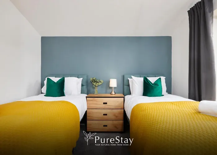 Casa vacanze Luxury 5-bedroom House Sleeps 9 With Private Garden By Purestay Manchester