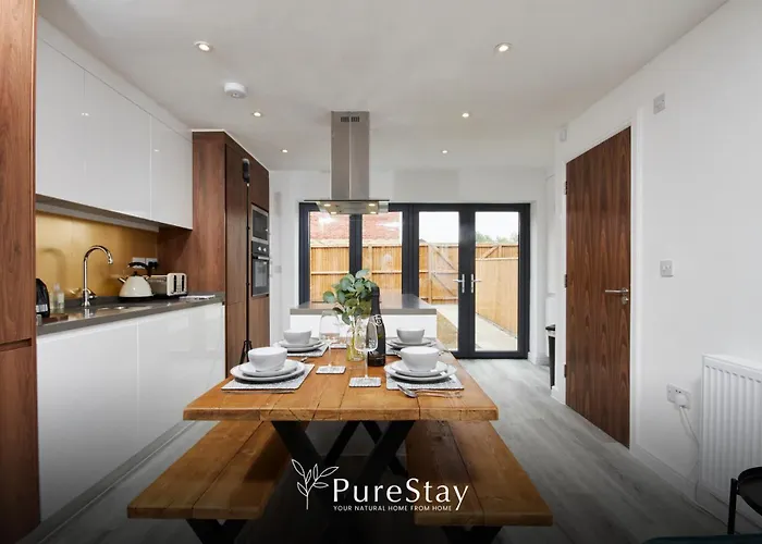 Luxury 5-bedroom House Sleeps 9 With Private Garden By Purestay Casa vacanze *