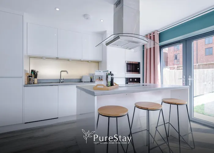 Nyaraló Modern 5 Bedroom House In By Purestay - Short With Service & Free Parking *