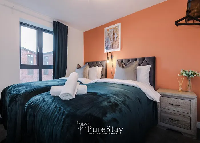 Spacious 5-bedroom Contractor House Sleeps 7 With Parking By Purestay *