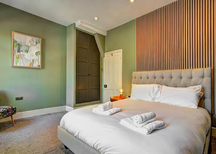 Holiday home Stunning Garden By Levenshulme Station - Pass The Keys