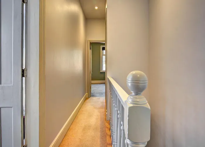 Holiday home Stunning Garden By Levenshulme Station - Pass The Keys Manchester