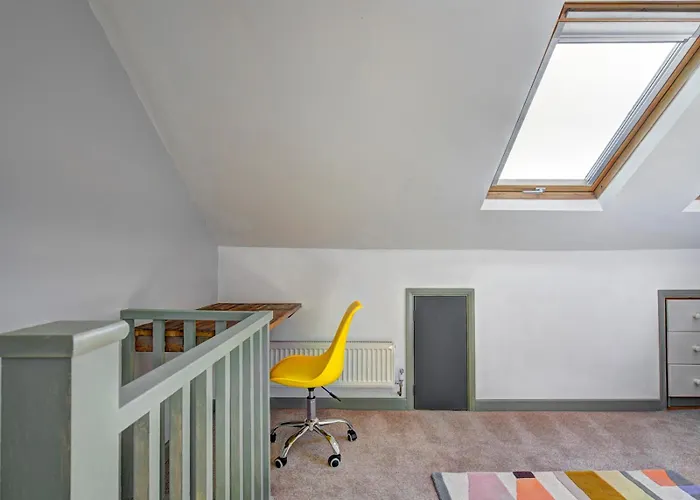 Stunning Garden By Levenshulme Station - Pass The Keys Holiday home