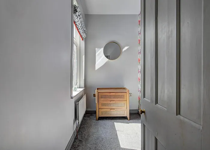 Stunning Garden By Levenshulme Station - Pass The Keys Holiday home Manchester