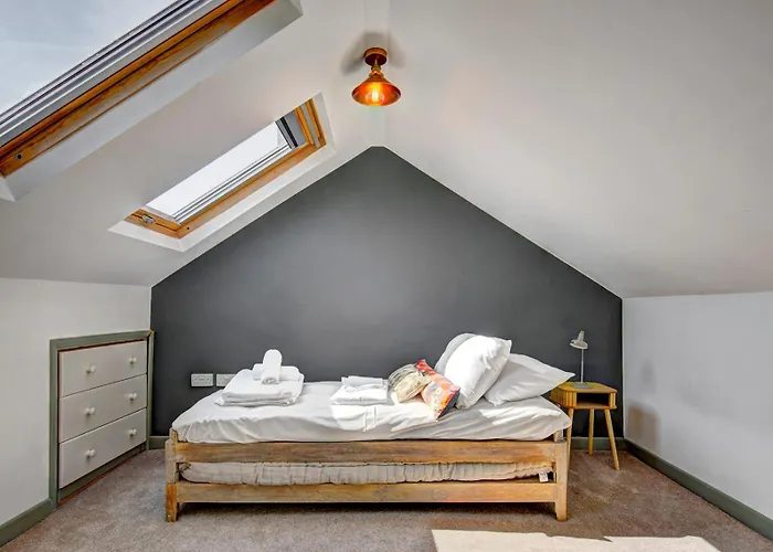 Stunning Garden By Levenshulme Station - Pass The Keys Manchester