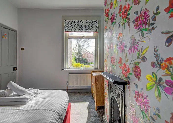 Holiday home Stunning Garden By Levenshulme Station - Pass The Keys Manchester