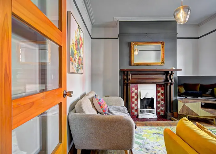 Stunning Garden By Levenshulme Station - Pass The Keys Hébergement de vacances