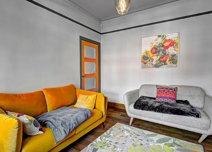 Holiday home Stunning Garden By Levenshulme Station - Pass The Keys Manchester