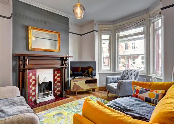 Stunning Garden By Levenshulme Station - Pass The Keys Manchester