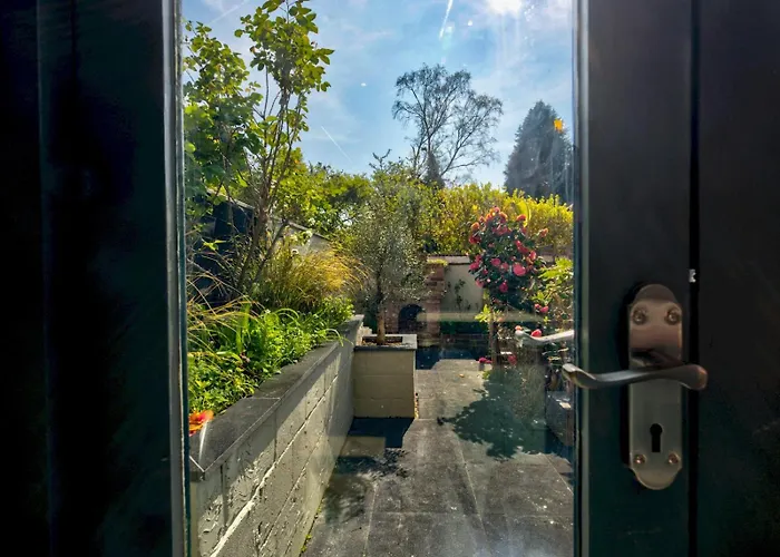 Stunning Garden By Levenshulme Station - Pass The Keys Holiday home *