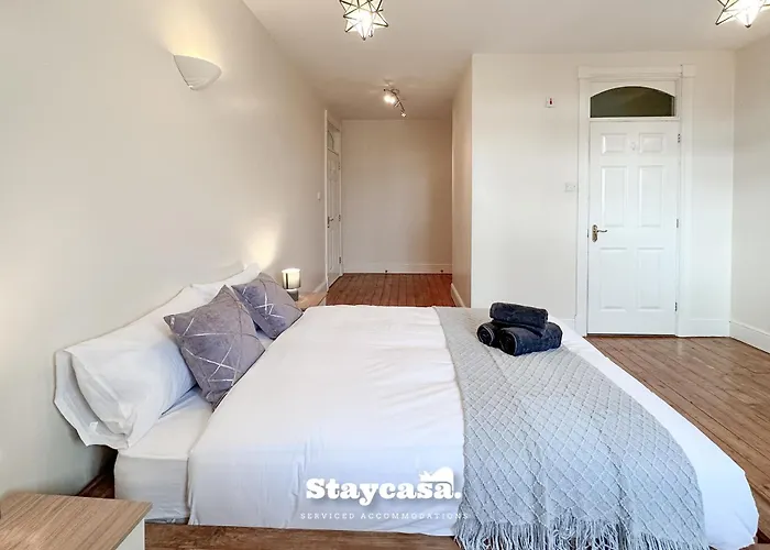 아파트 Whalley Range Hideaway 7mins To With Parking