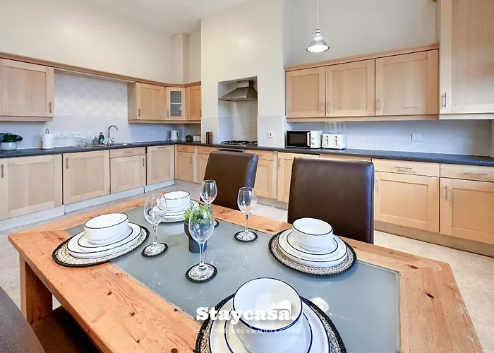 Whalley Range Hideaway 7mins To With Parking *