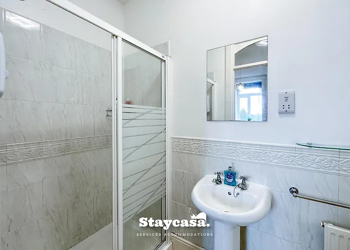 아파트 Whalley Range Hideaway 7mins To With Parking 맨체스터