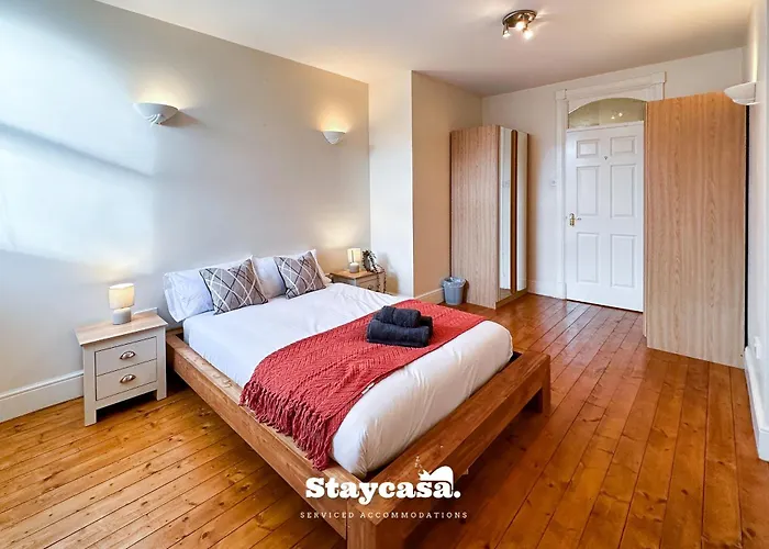 아파트 Whalley Range Hideaway 7mins To With Parking