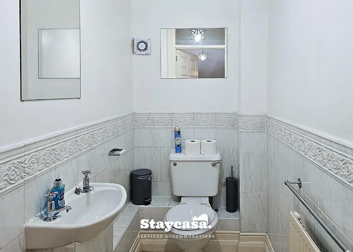 아파트 Whalley Range Hideaway 7mins To With Parking 맨체스터