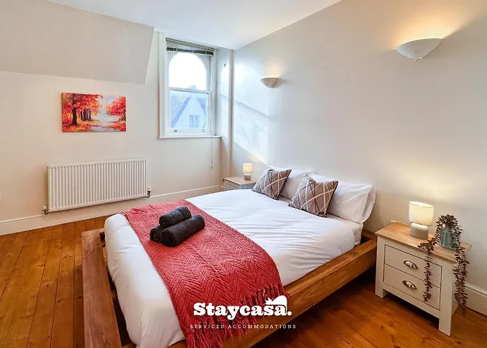 Whalley Range Hideaway 7mins To With Parking