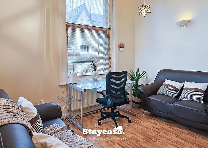 Whalley Range Hideaway 7mins To With Parking 아파트