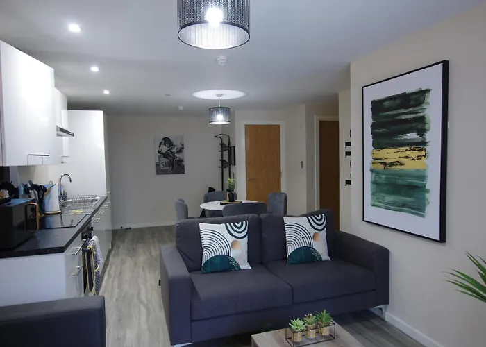 Near Centre Ideal Sport Or Gigs Sleeps 6 People * Manchester