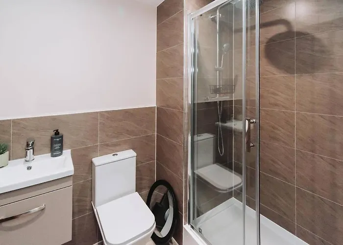 Near Centre Ideal Sport Or Gigs Sleeps 6 People * Manchester