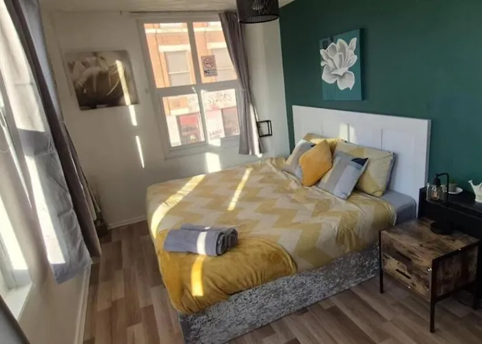 Prime Centre Apartment! *