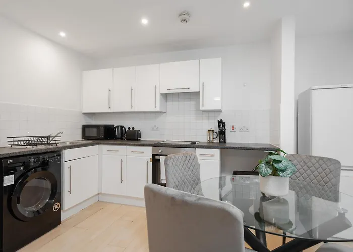 Lux Livin' - Luxury 2 Bed Centre Free Parking Apartament