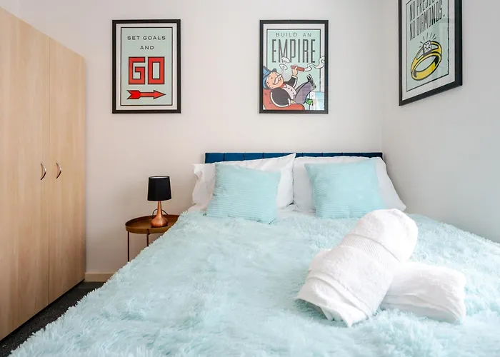 Lux Livin' - Luxury 2 Bed Centre Free Parking Apartment Manchester