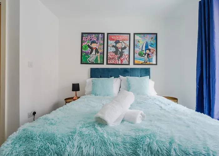 Lux Livin' - Luxury 2 Bed Centre Free Parking