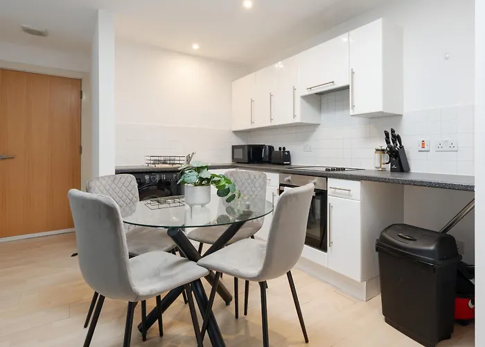 Lux Livin' - Luxury 2 Bed Centre Free Parking Apartament